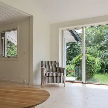 בית נופש 2 Bedroom Lovely In *